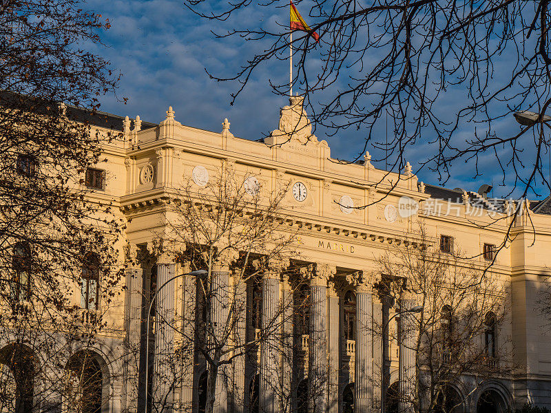 马德里证券交易所大楼叫做马德里Bolsa de Madrid